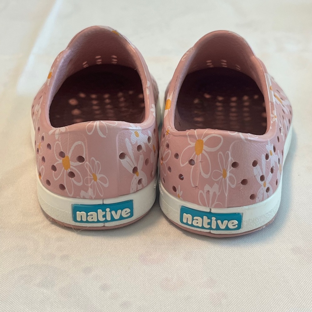 Native Kids Water Shoes - Pink Daisy Slip-On - Picture 3 of 3